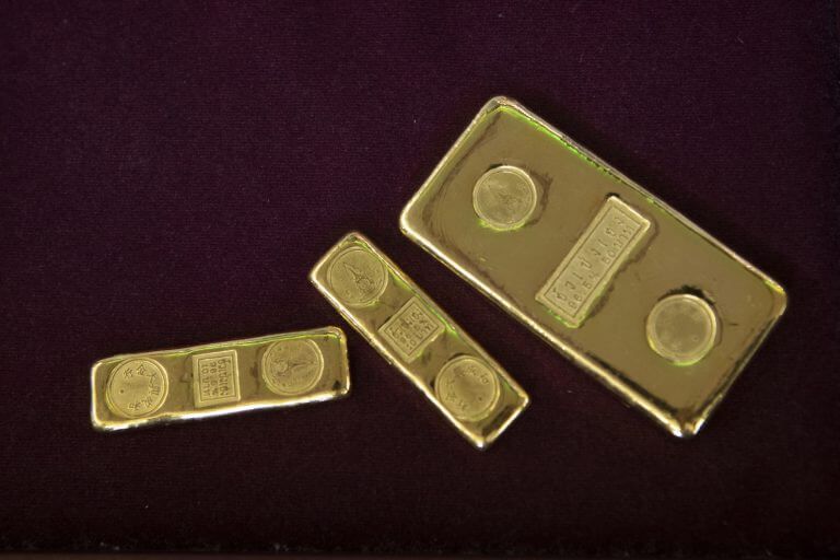 Gold Climbs 27% to $1,941 Per Ounce; Ranks as the Best Investment of the Year