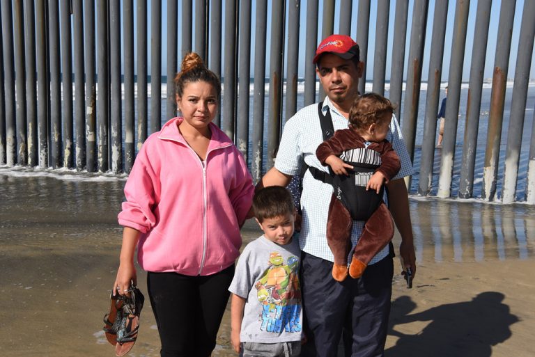 Judge Blocks Asylum Screening by Border Protection Agents