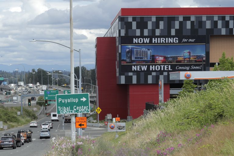 Jobless Claims Fall Below 1 Million for 1st Time Since Pandemic Started