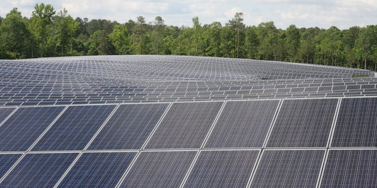 Expired Solar Panels Are Toxic Trash and There’s No Plan to Deal w/ Them