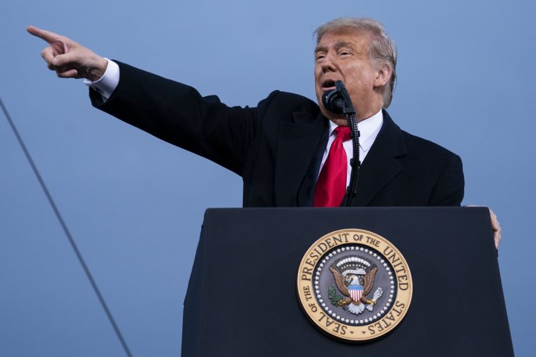 Trump Vows to Pick Woman Supreme Court Justice as Crowd Chants ‘Fill That Seat!’