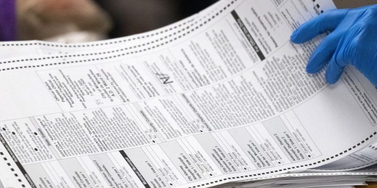 Dems Ask Supreme Court to Extend Wisc. Ballot Deadline by 6 Days