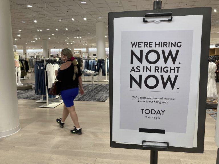 US Jobless Claims Rise to 215,000, But Layoffs Remain Low