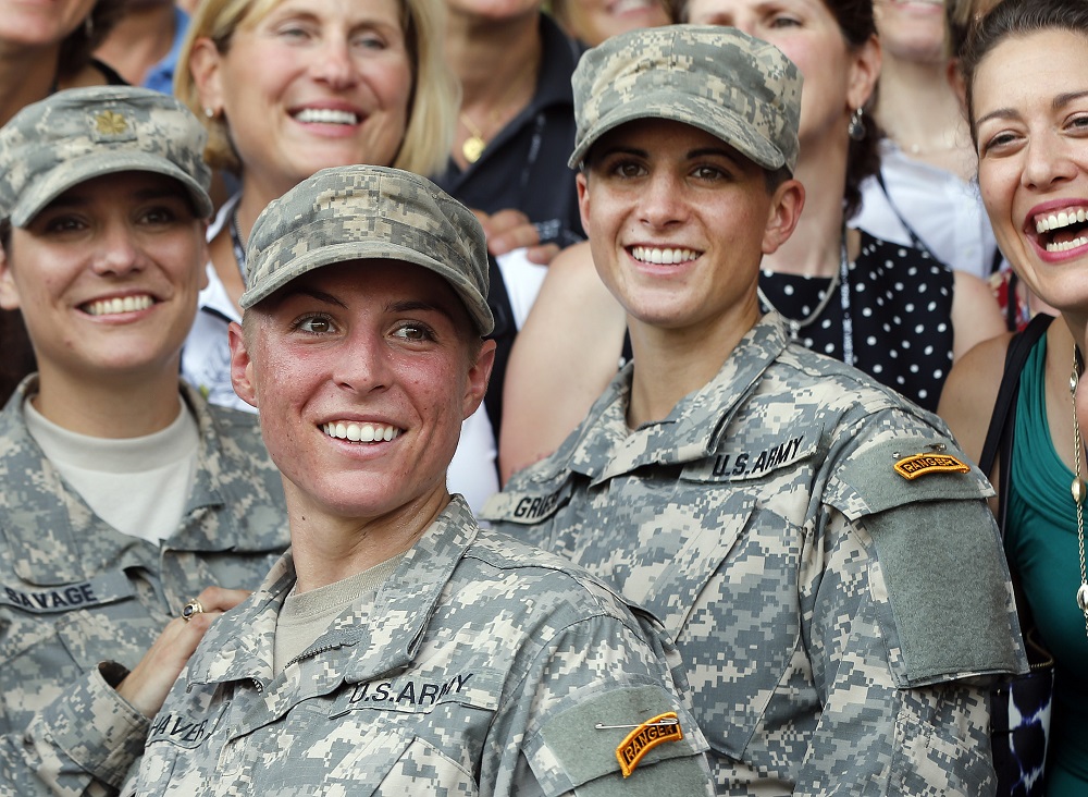 Bipartisan Proposal Would Prevent 'Pink Tax' in US Military Dress Code