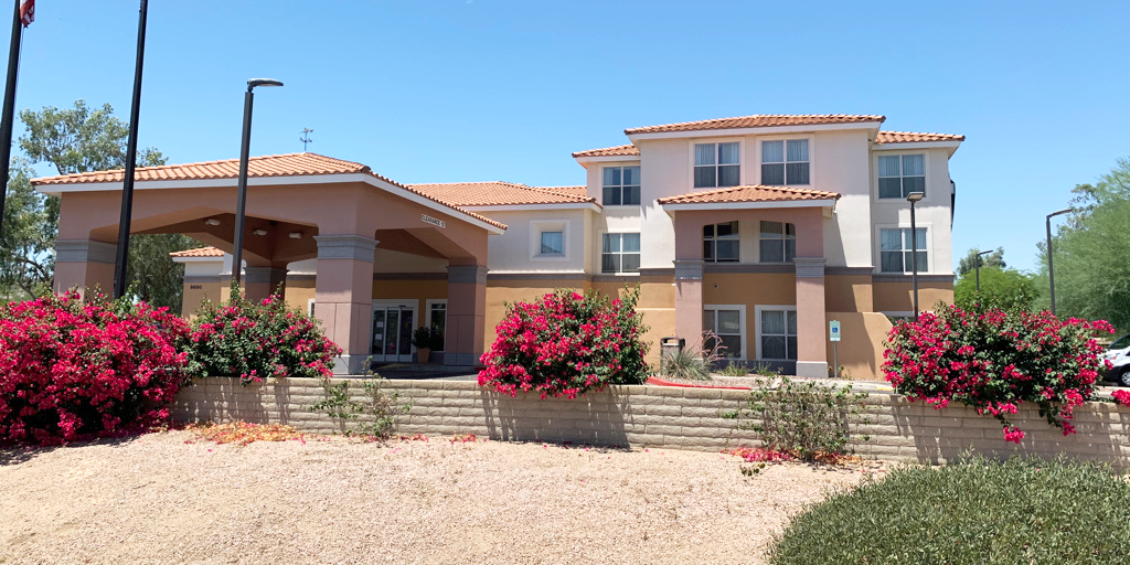 Residents Outraged at Conversion of Suburban Ariz. Hotel to Migrant