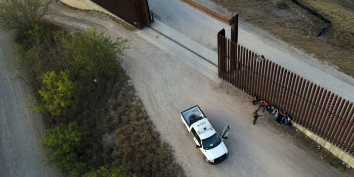 Abbott Debuts Texas Border Wall Construction in Rio Grande City ...