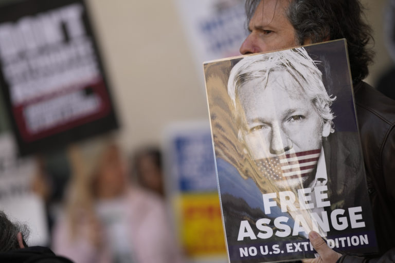 Wikileaks’ Julian Assange Could be on U.S. Soil within Weeks