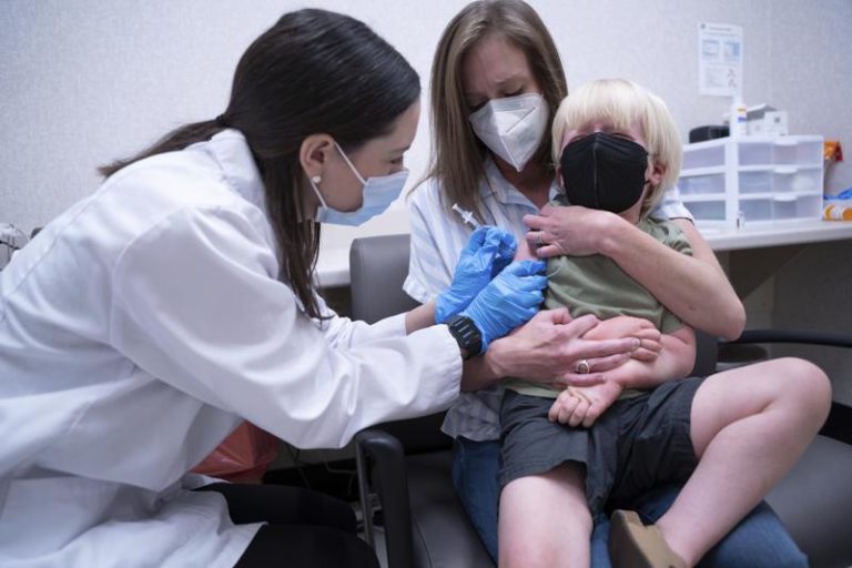 DOJ Drops Charges against Doctor Who Refused to Give Kids Experimental COVID Jab