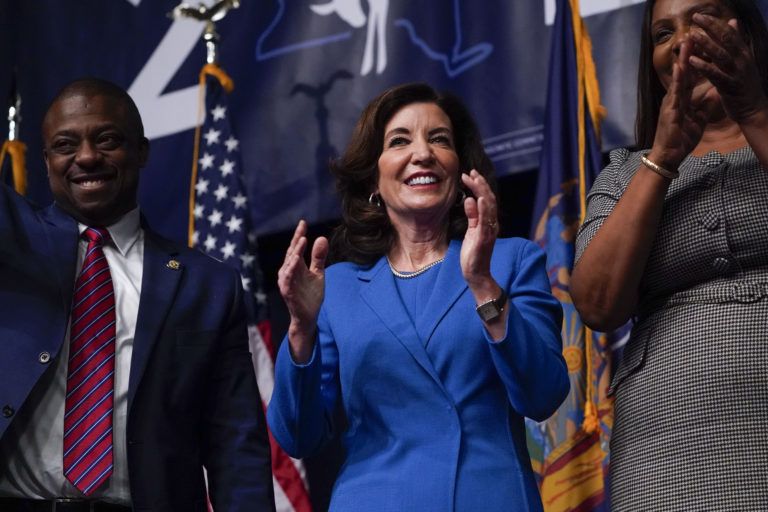 Hochul Gives Sheriffs Ultimatum on ICE Agreements