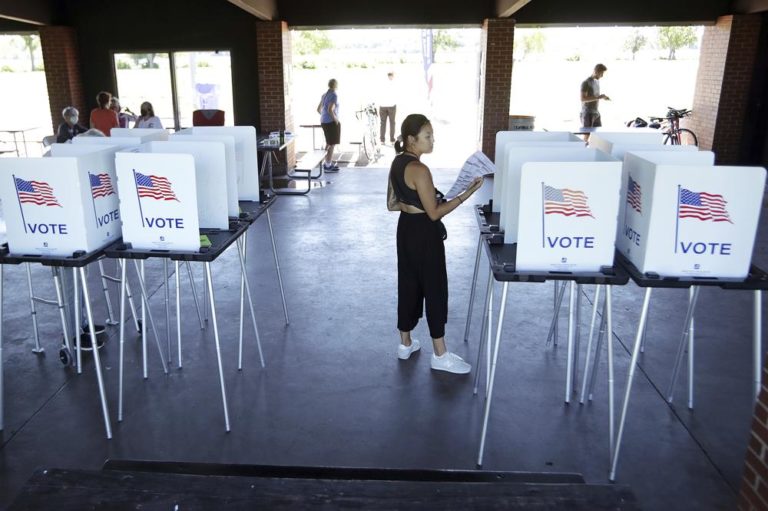 Welfare Offices Give Away Voter Registration Forms to Illegals