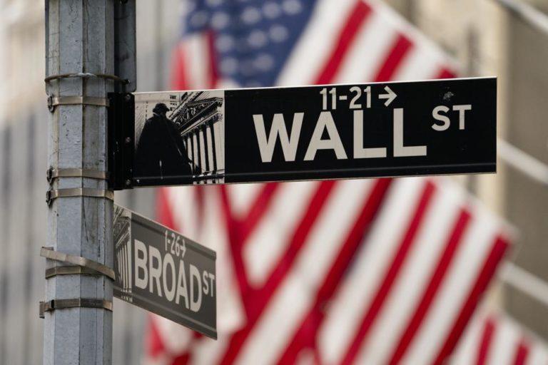 Wall Street’s ‘Fearless Girl’ Dressed in Pro-Hamas Clothing