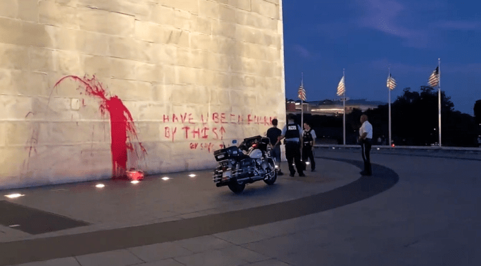 vandal-arrested-after-spray-painting-profanity-on-washington-monument