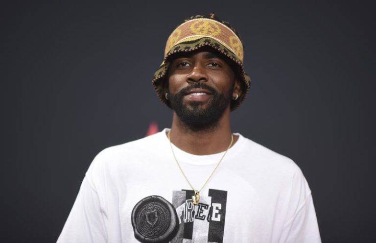 Trump Urged to Give Top Civilian Honor to NBA Star Who Refused Vax