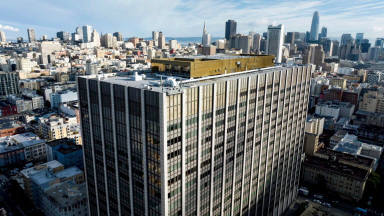 Gun-Wielding Maniac Reportedly Shot at Nashville Courthouse