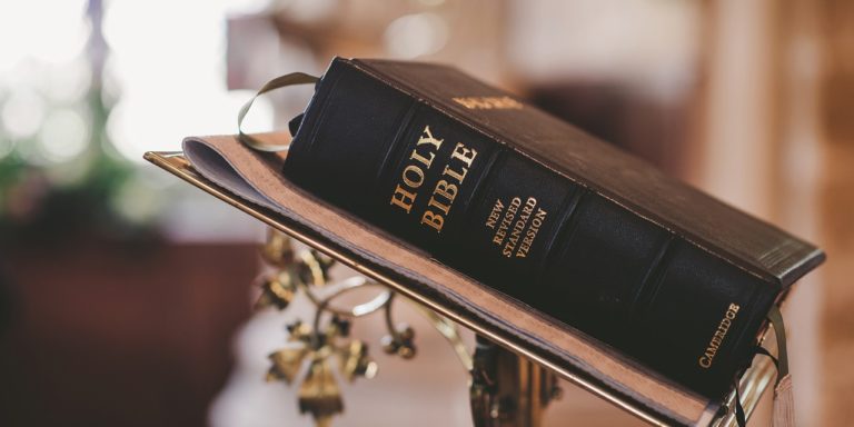 Tennessee Bill Would Put Prayer, Bible Reading Back in Schools