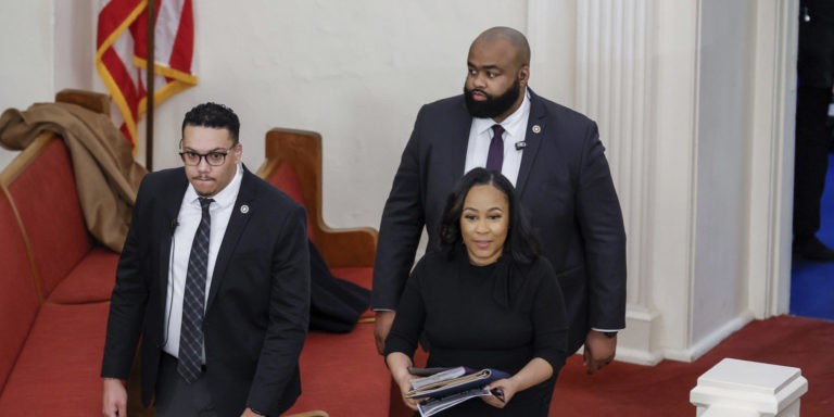 Willis Once Rebuked Dating Staff, Despite Steamy Affair w/ Subordinate