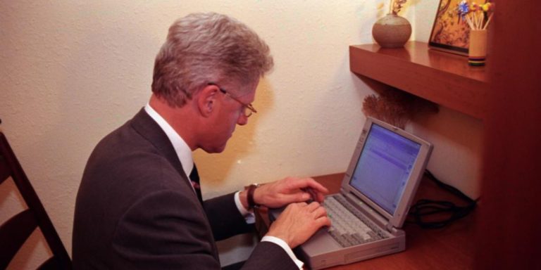 Guess Who: Clinton Flooded w/ ‘Epstein’ Replies to Since-Deleted 1998 Photo