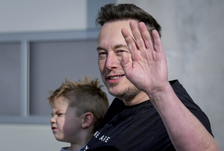 Elon Musk Reportedly Impregnated a MAGA Influencer