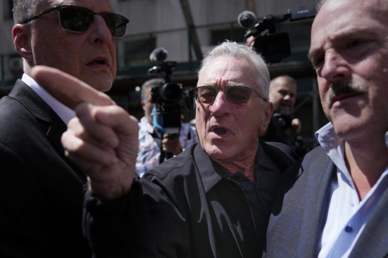 ‘Loser!’: Trump Impersonator Humiliates Robert De Niro in Hilarious Smackdown
