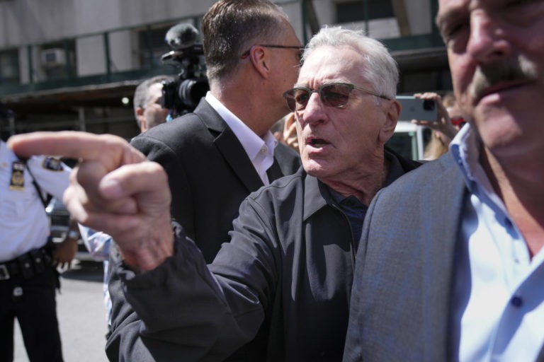 De Niro Loses Leadership Award after Unhinged Courthouse Rant