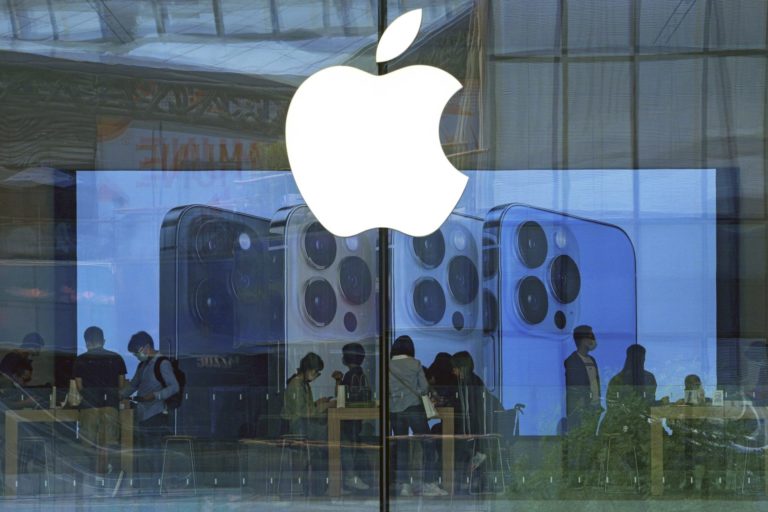 Class Action Lawsuit Accuses Apple Of Selling Fake Privacy