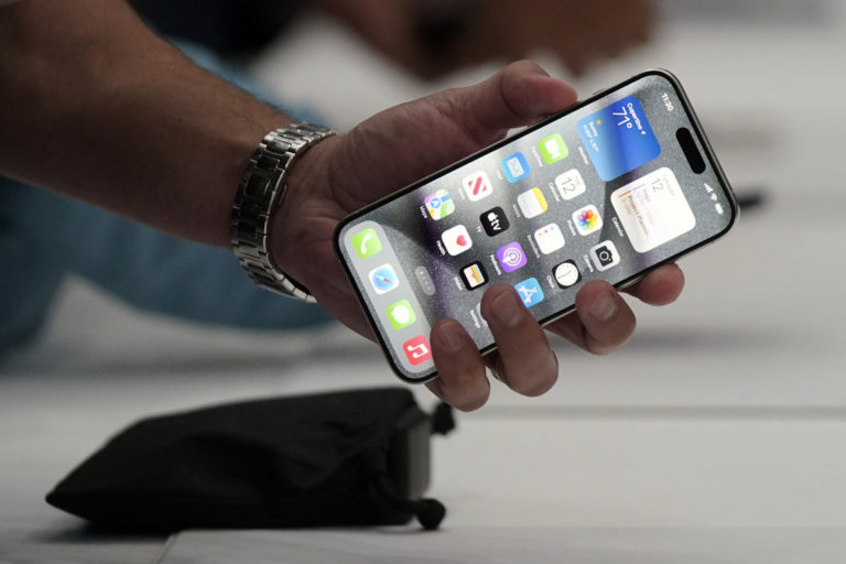 Apple’s Upcoming iPhone Will Catapult Tech Trendsetter into the Age of AI