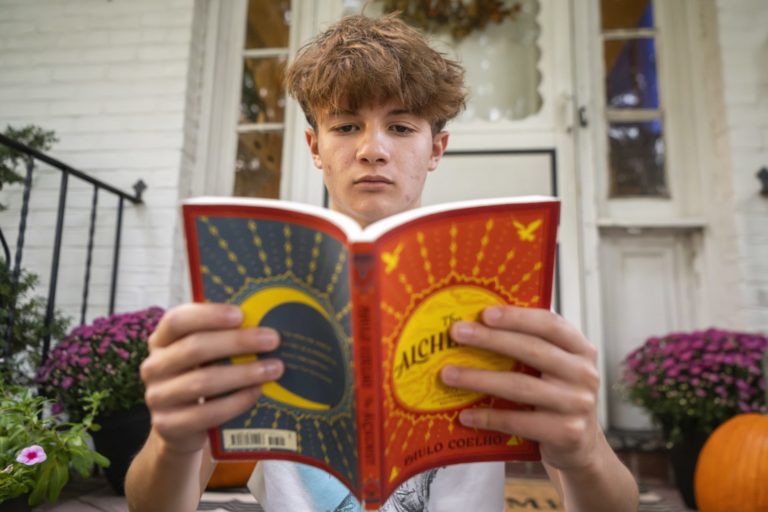 Students Read Fewer Books in English Class as Woke Schools Prioritize Edutainment