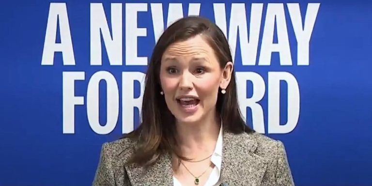 Actress Panned for Calling ‘Men for Kamala’ Sexy in Cringe-Inducing Speech