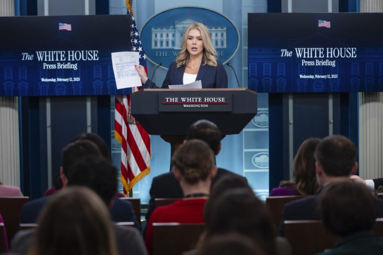 Karoline Leavitt Praises Judge for Blocking AP’s Attempt to Re-Enter the White House