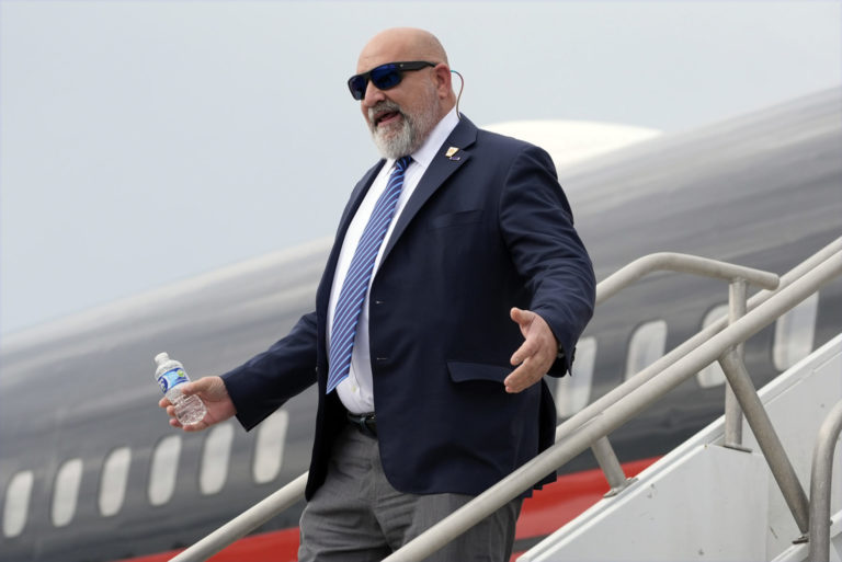 Trump Campaign Manager Sues the Daily Beast