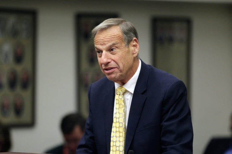 Woman-Beating Ex-Congressman Dies