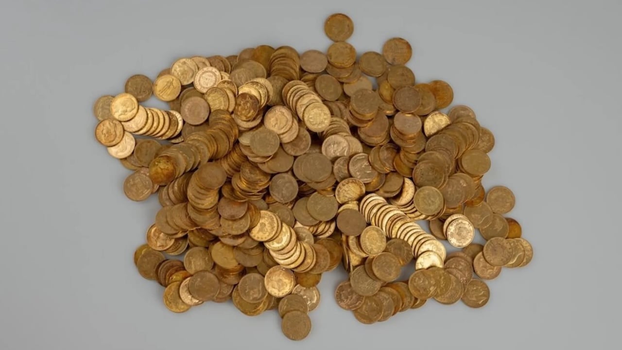 Hikers Find over $300,000 in Gold