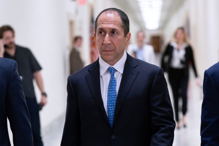 Epstein’s Longtime Accountant Testifies on His Wealth and Business Ties