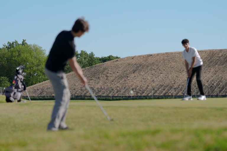 White House East Wing Debris Dumped at Nearby Golf Course Has Toxic Metals, Report Says
