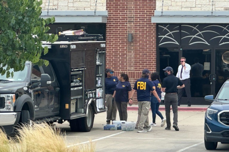 2 Killed and 3 Injured in Shootings Near a Shopping Mall North of Dallas, Police Say