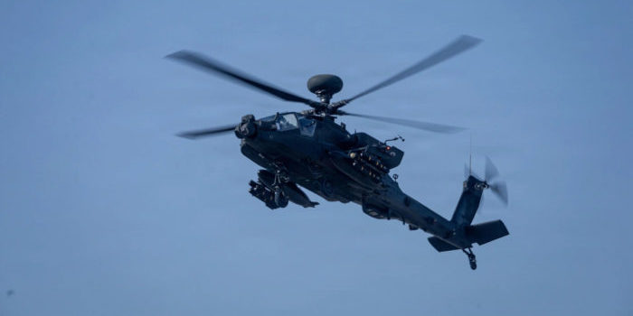 An AH-64E Apache assigned to the 82nd Airborne Division prepares to land in a forward arming and refueling point in order to receive a refuel before conducting operations for Operation Epic Fury in the US Central Command area of responsibility, May 2, 2026. (US Marine Corps photo)