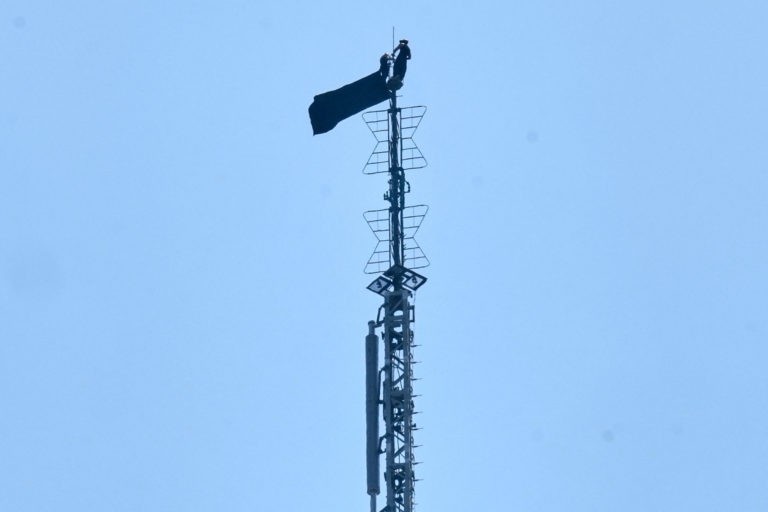 2 People Arrested After Hanging Banner on Empire State Building Antenna