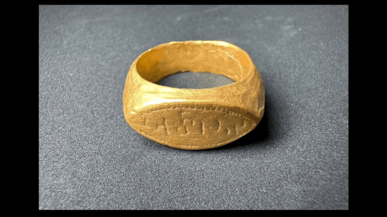 Archaeologists in Greece and Thailand Find Ancient Gold Jewelry